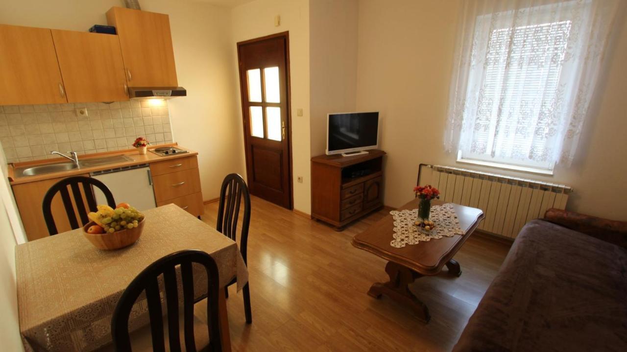 Apartments Grzetic Malinska Exterior photo