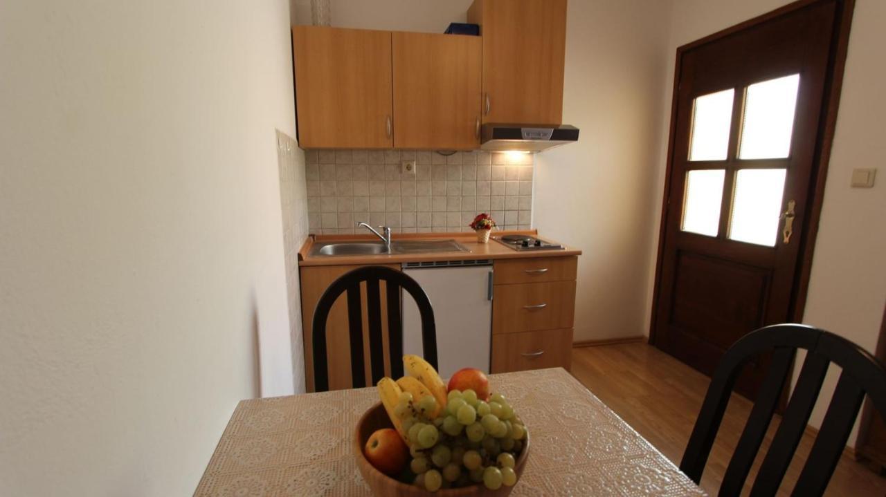 Apartments Grzetic Malinska Exterior photo