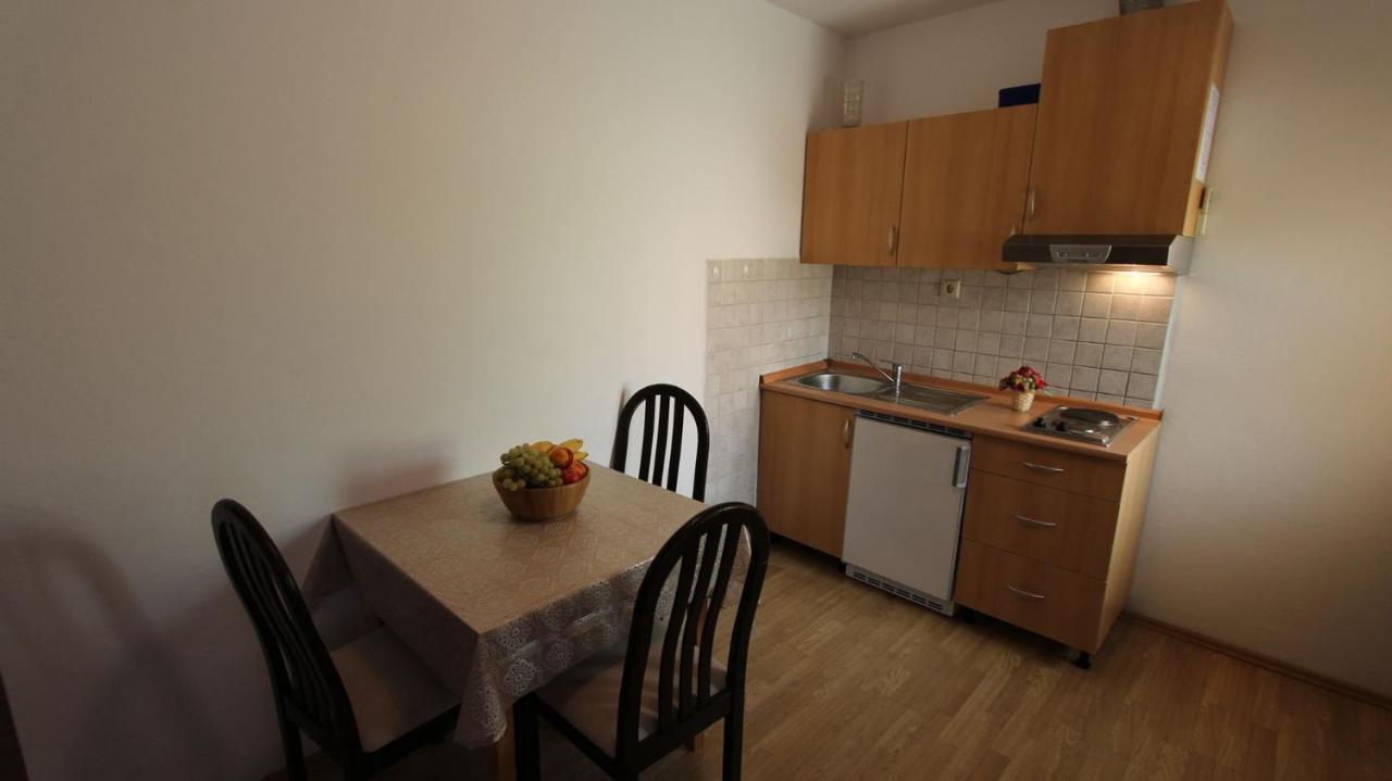 Apartments Grzetic Malinska Exterior photo