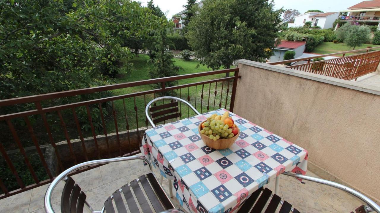 Apartments Grzetic Malinska Exterior photo