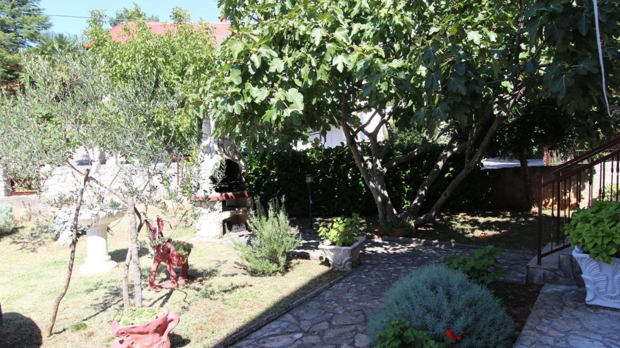 Apartments Grzetic Malinska Exterior photo